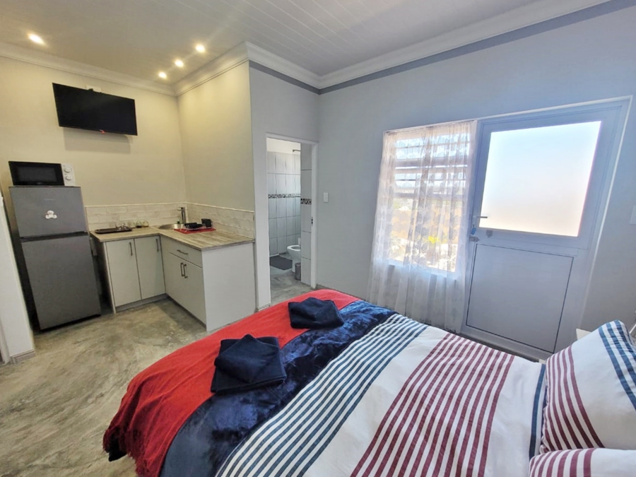 To Let 4 Bedroom Property for Rent in Oceanview Heights Western Cape